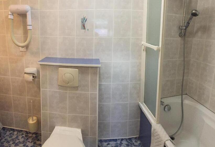 ホテル Hôtel Restaurant Au Coucou