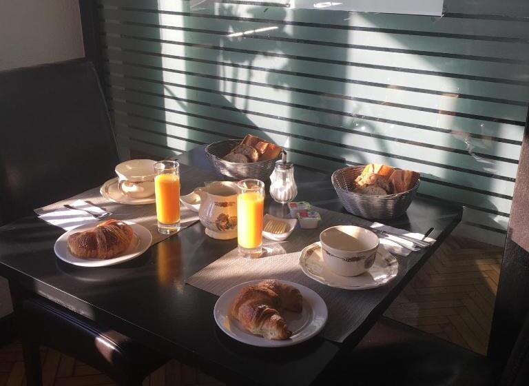 ホテル Hôtel Restaurant Au Coucou