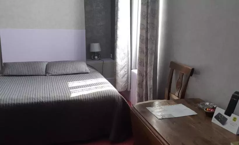 Hotelli Logis Hôtel Le Cor D Argent