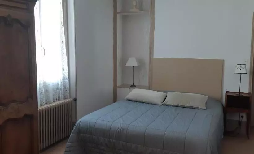 Hotelli Logis Hôtel Le Cor D Argent