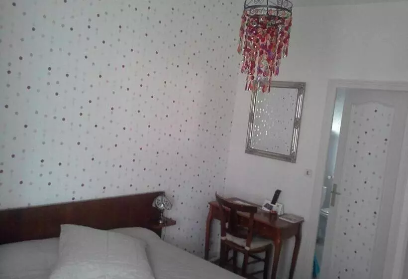 Hotelli Logis Hôtel Le Cor D Argent