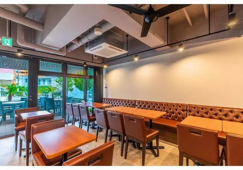 Hotelli Yenns Marina Inn Mercy