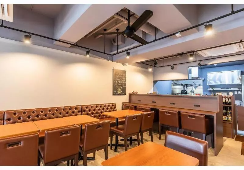 Hotelli Yenns Marina Inn Mercy