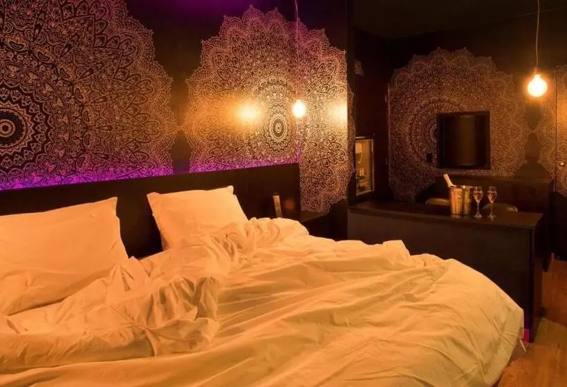 Tout Motel