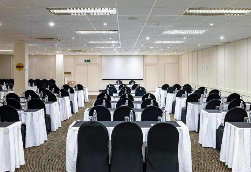 בית מלון כפרי African Sky Newcastle Inn