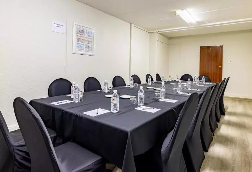 Hotelli African Sky Newcastle Inn