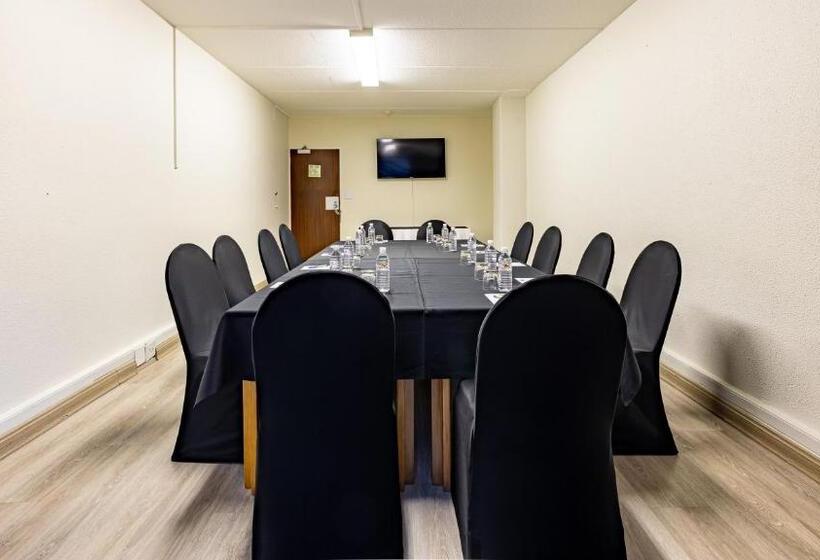 בית מלון כפרי African Sky Newcastle Inn