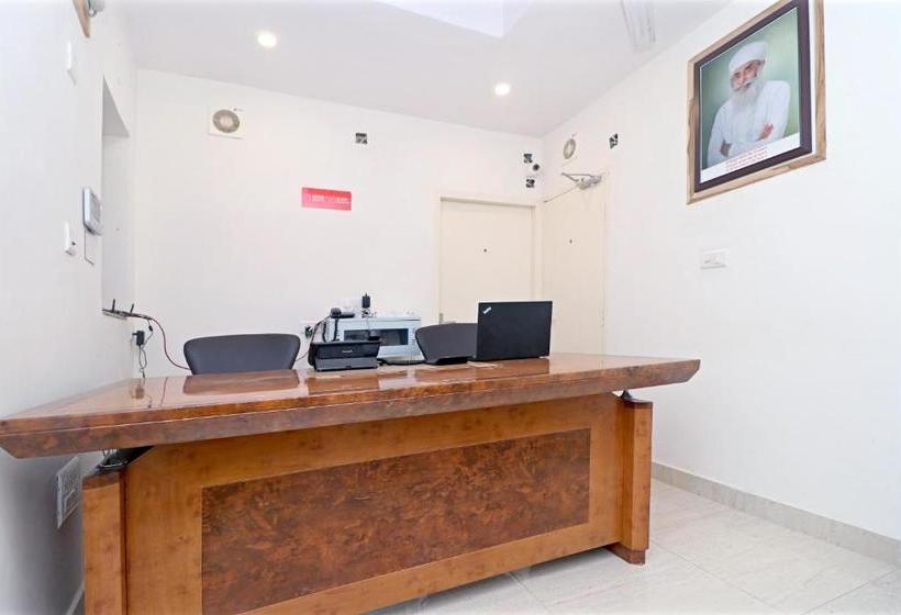 هتل Oyo 24903 Grand Trunk Inn