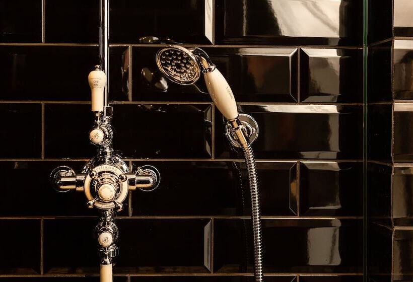 هتل R13 A Townhouse