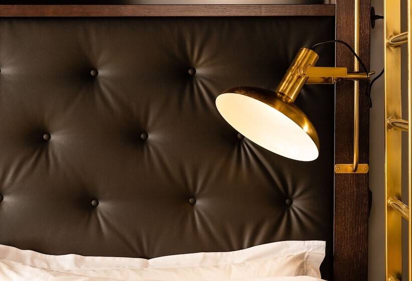 هتل R13 A Townhouse