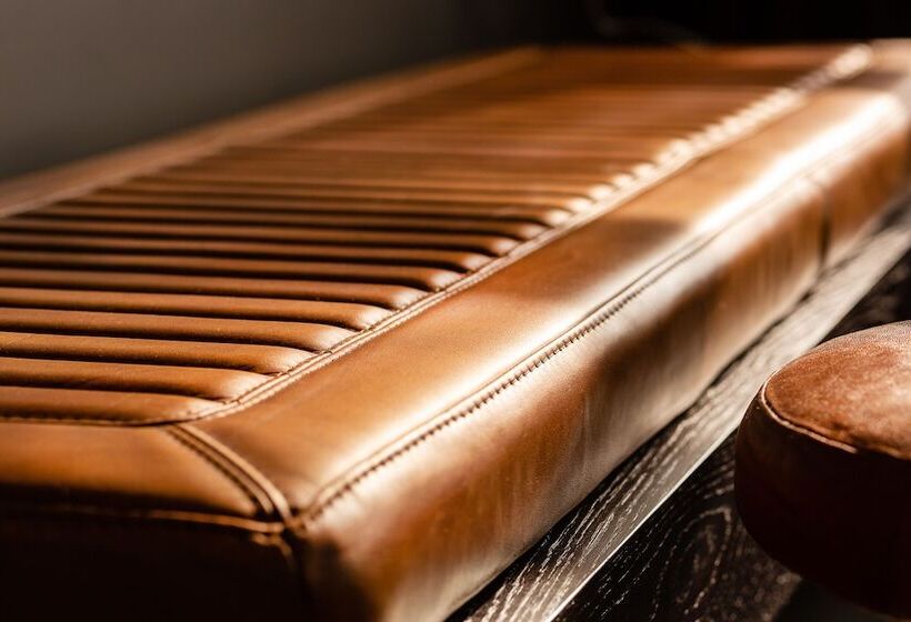 هتل R13 A Townhouse