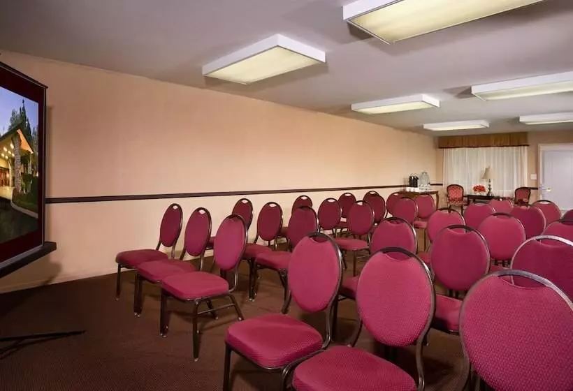 Отель Ayres Lodge Alpine