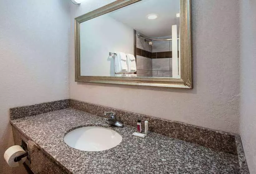 Отель Baymont By Wyndham Northwood