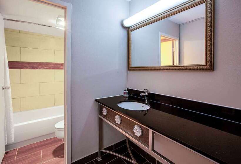 فندق Baymont By Wyndham Northwood