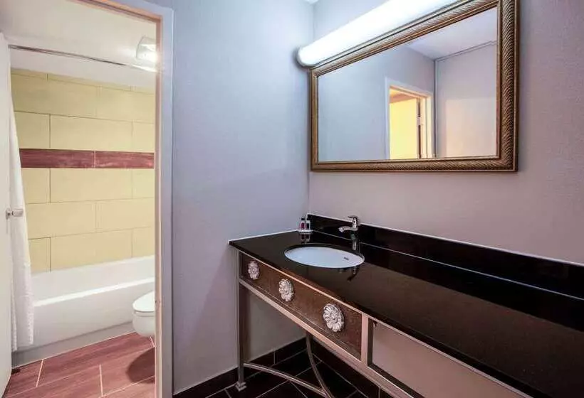 Отель Baymont By Wyndham Northwood