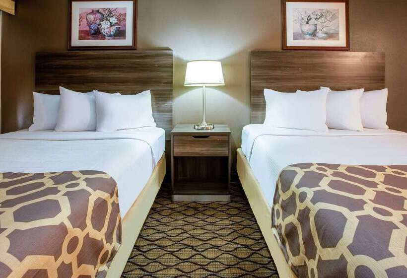 فندق Baymont By Wyndham Northwood