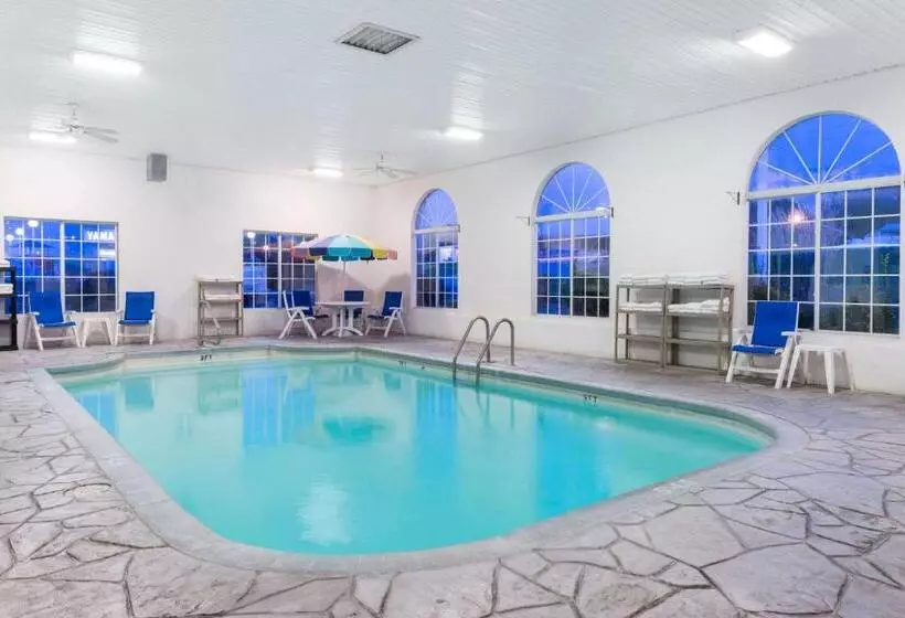 호텔 Baymont By Wyndham Osage Beach