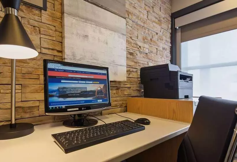 هتل Best Western Eau Claire South