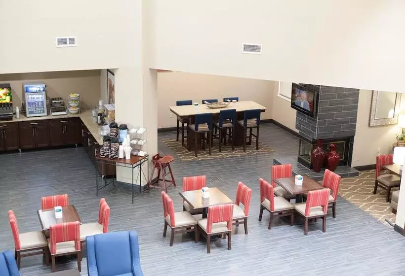 ホテル Comfort Suites Hattiesburg