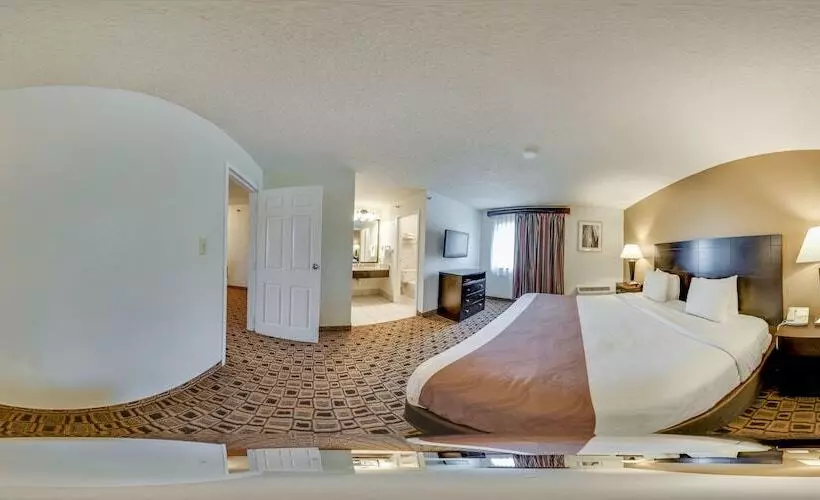 בית מלון כפרי Coratel Plus Suites Wichita West Airport