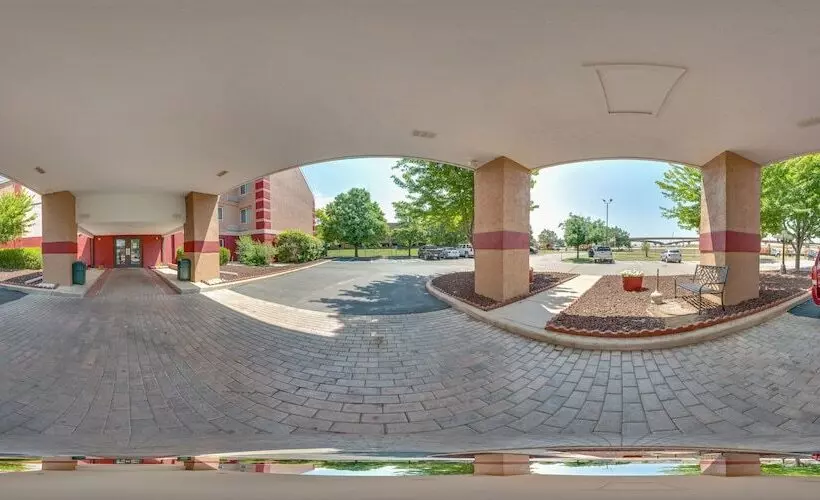 בית מלון כפרי Coratel Plus Suites Wichita West Airport