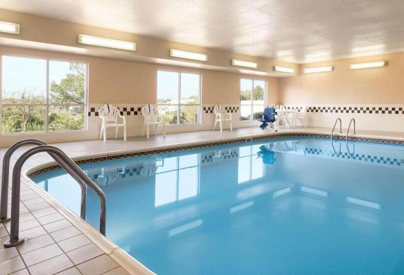 فندق Country Inn & Suites By Radisson, Davenport, Ia
