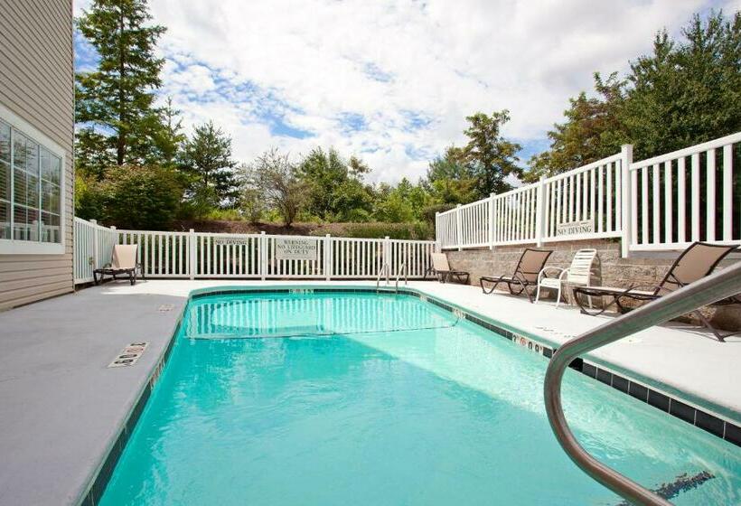 فندق Country Inn & Suites By Radisson, Asheville At Asheville Outlet Mall, Nc