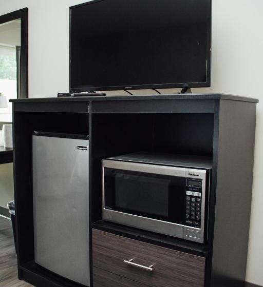 Отель Country Squire Inn And Suites