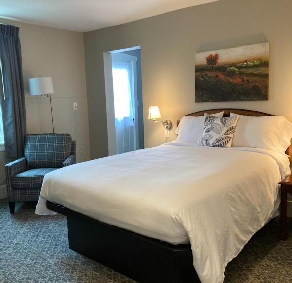 Отель Country Squire Inn And Suites