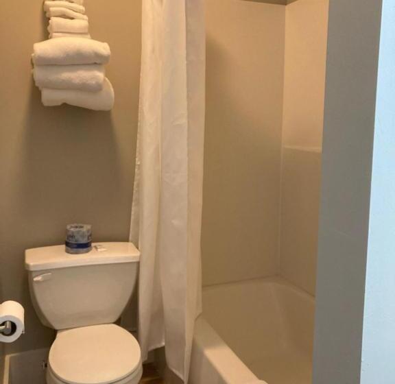 Отель Country Squire Inn And Suites