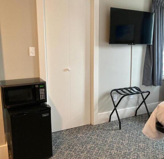 Отель Country Squire Inn And Suites