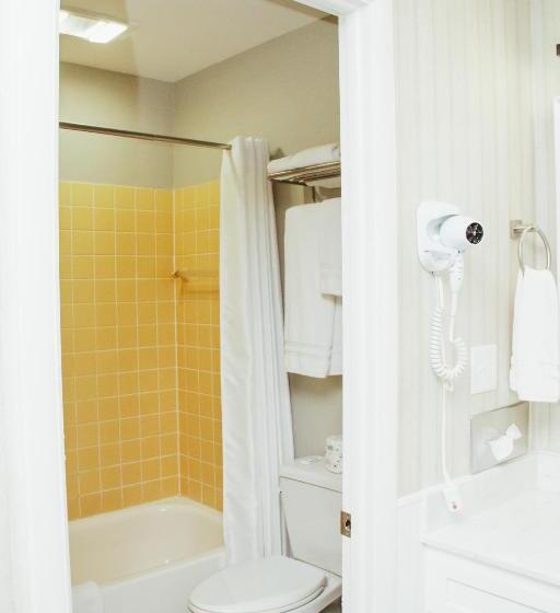 Отель Country Squire Inn And Suites