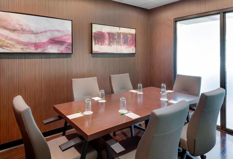 هتل Courtyard By Marriott Portsmouth