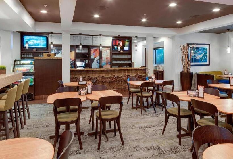 هتل Courtyard By Marriott Portsmouth