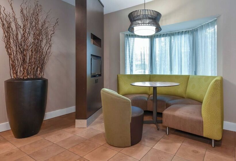 Отель Courtyard By Marriott Charlotte Lake Norman