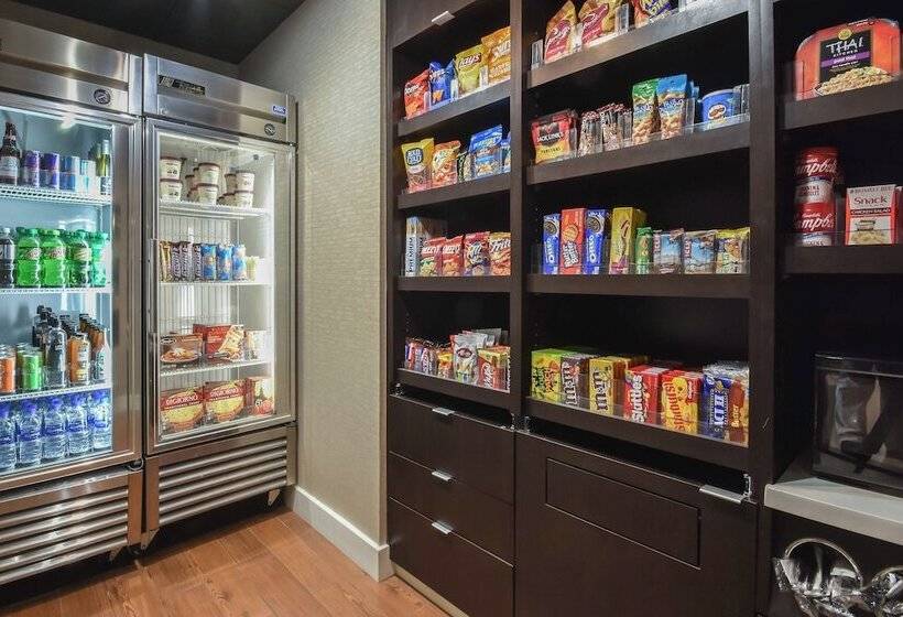 Отель Courtyard By Marriott Charlotte Lake Norman