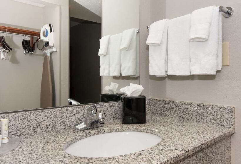 Отель Courtyard By Marriott Charlotte Lake Norman