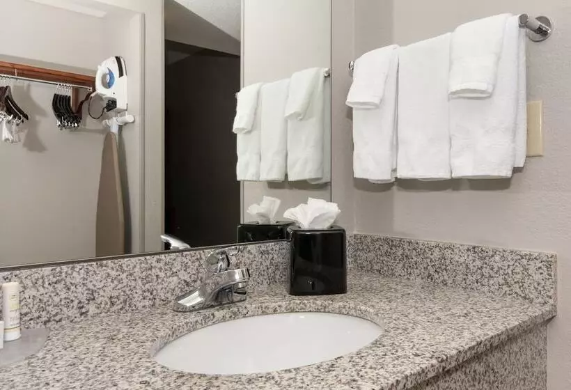 호텔 Courtyard By Marriott Charlotte Lake Norman