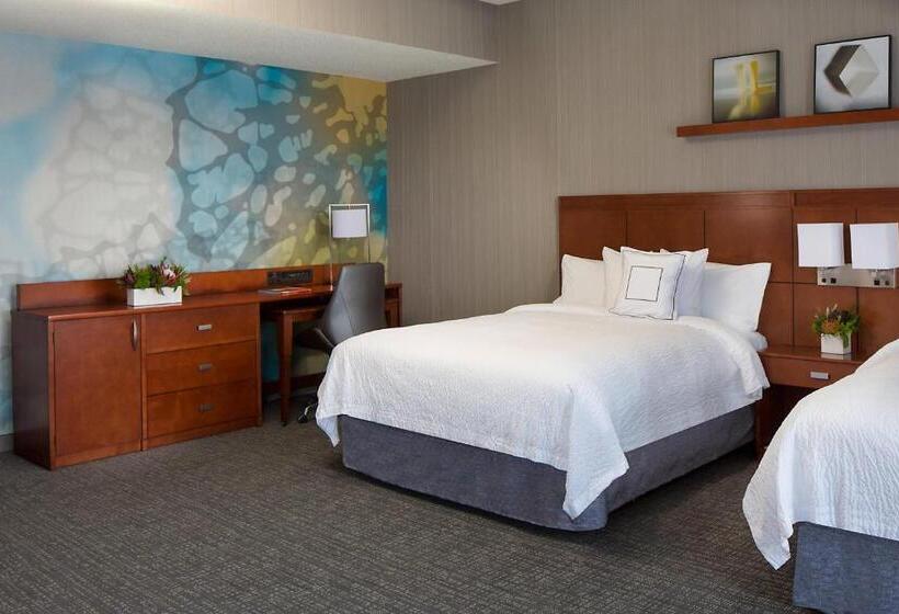 فندق Courtyard Grand Rapids Downtown