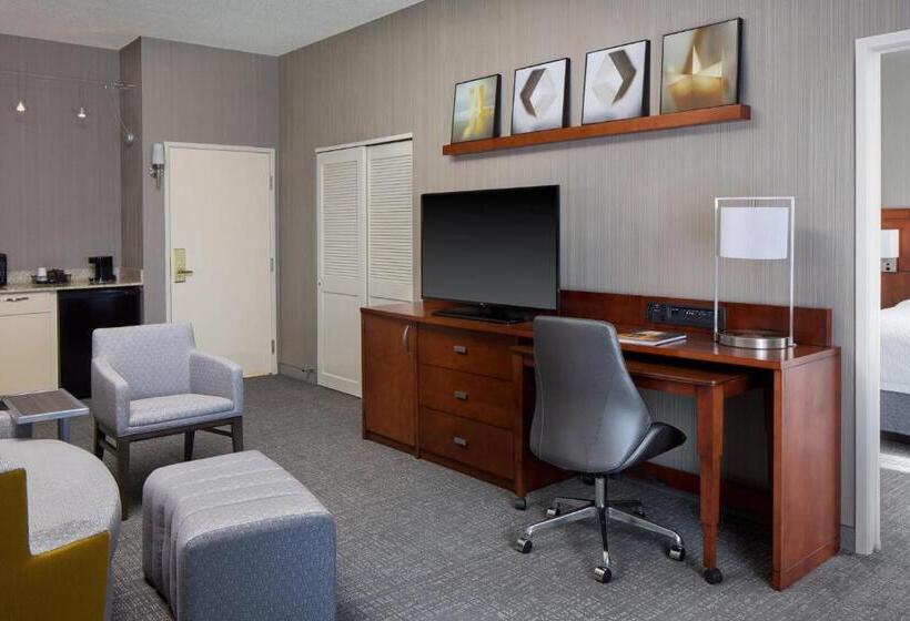 فندق Courtyard Grand Rapids Downtown