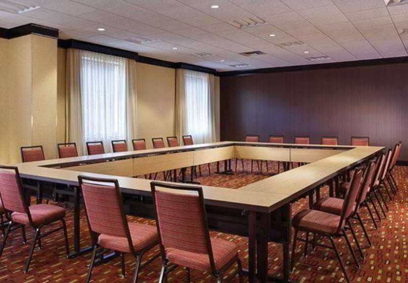 فندق Courtyard Grand Rapids Downtown