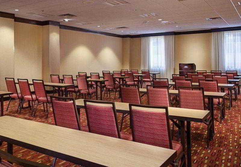 فندق Courtyard Grand Rapids Downtown