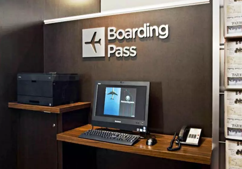 Отель Courtyard St. Louis Westport Plaza