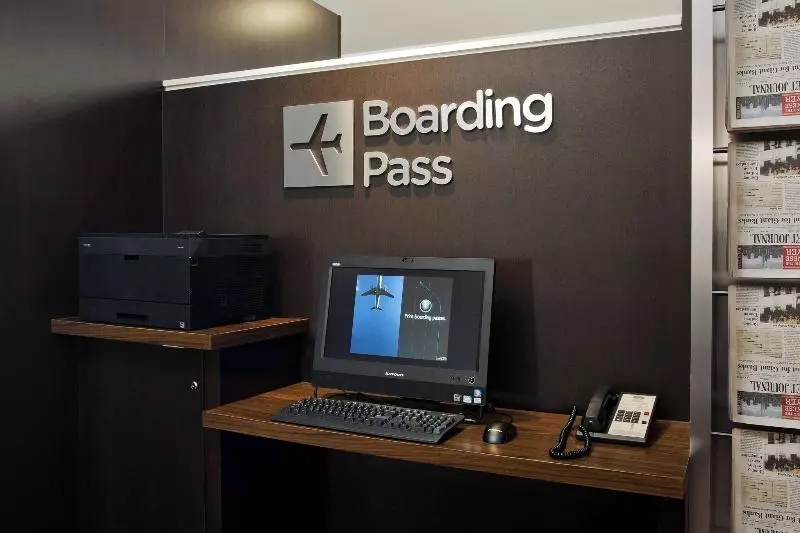 Отель Courtyard St. Louis Westport Plaza