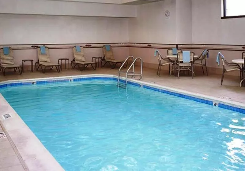 Отель Courtyard St. Louis Westport Plaza