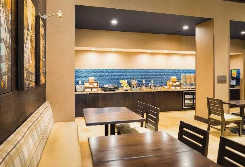 هتل Fairfield Inn & Suites By Marriott New Orleans Downtown/french Quarter Area