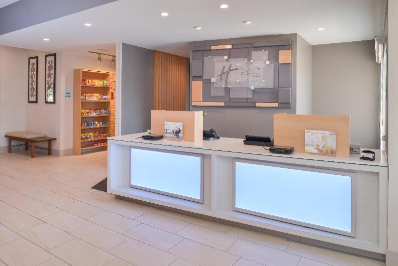 هتل Holiday Inn Express & Suites Omaha 120th And Maple, An Ihg