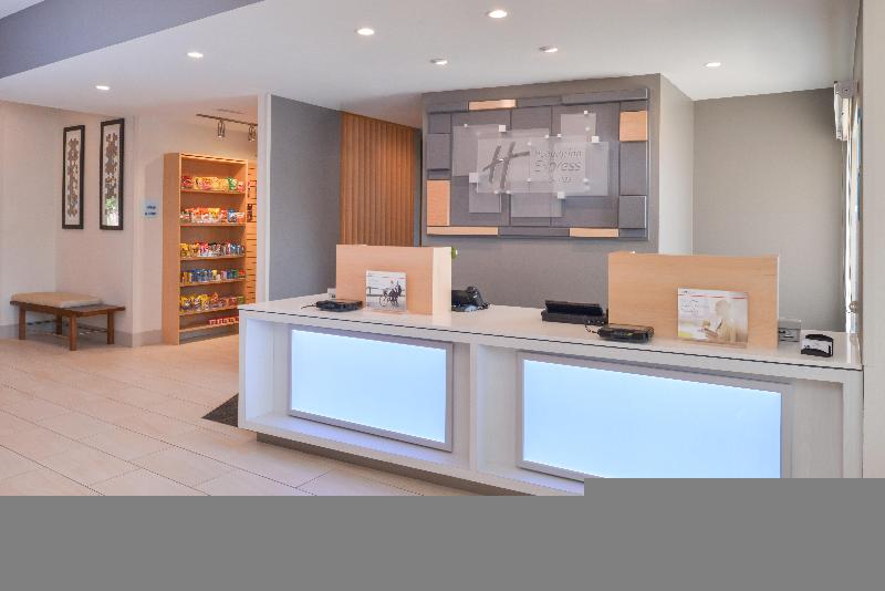 هتل Holiday Inn Express & Suites Omaha 120th And Maple, An Ihg