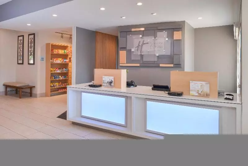 ホテル Holiday Inn Express & Suites   Omaha   120th And Maple, An Ihg