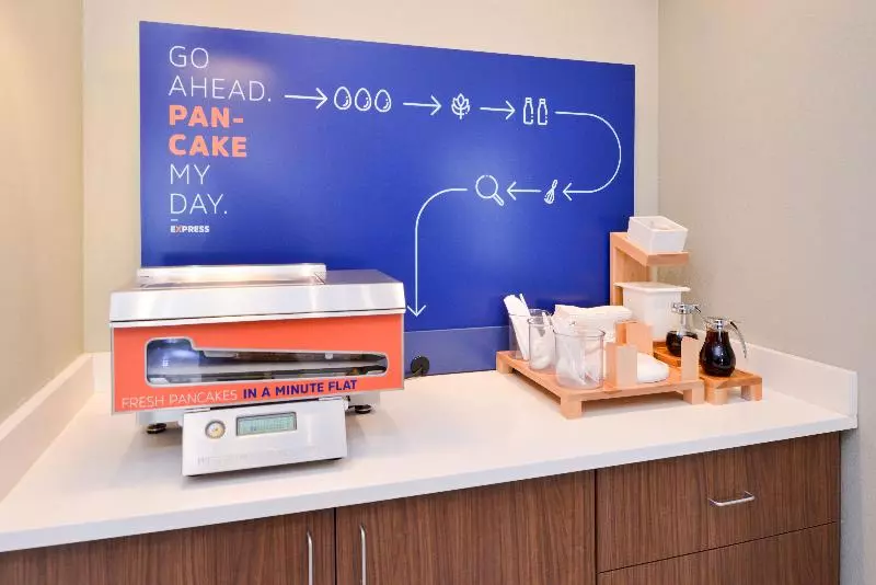 ホテル Holiday Inn Express & Suites   Omaha   120th And Maple, An Ihg